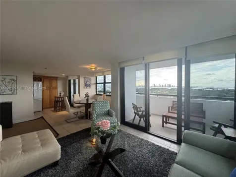 2555 Collins Avenue Miami Beach FL 33140