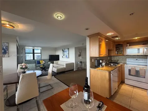 2555 Collins Avenue Miami Beach FL 33140