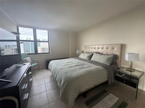 2555 Collins Avenue Miami Beach FL 33140