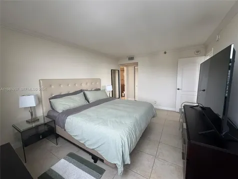 2555 Collins Avenue Miami Beach FL 33140