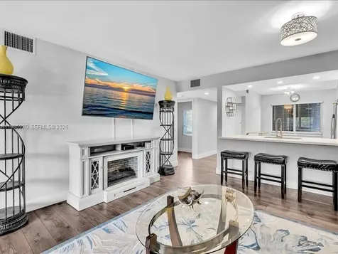 Pembroke Pines FL 33027