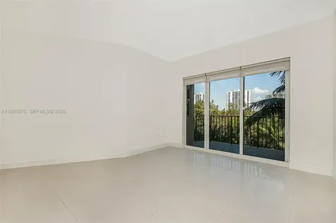 20000 E Country Club Drive Aventura FL 33180