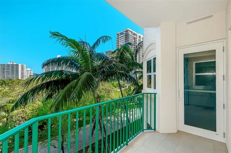 20000 E Country Club Drive Aventura FL 33180