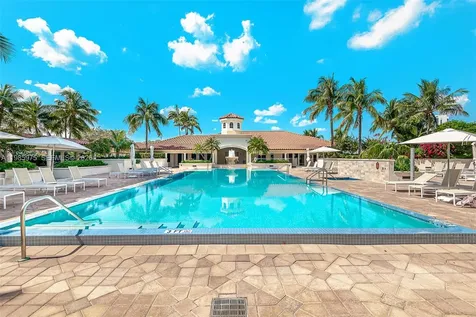 20000 E Country Club Drive Aventura FL 33180