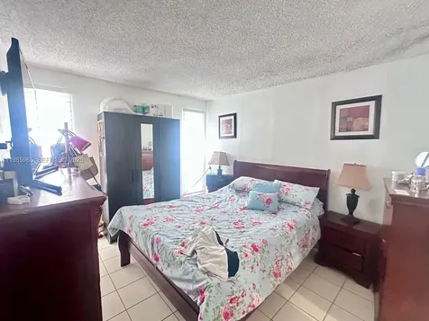 2385 NW 11th Street Miami FL 33125