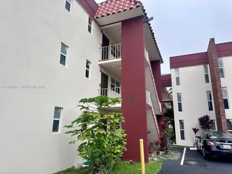 2385 NW 11th Street Miami FL 33125
