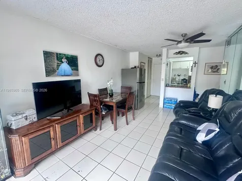 2385 NW 11th Street Miami FL 33125