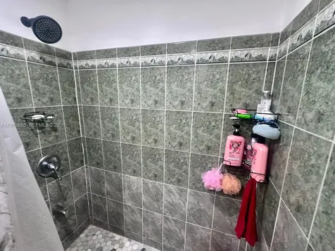 2385 NW 11th Street Miami FL 33125