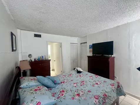 2385 NW 11th Street Miami FL 33125