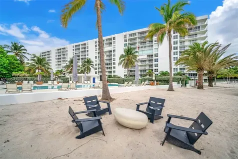 611 Ocean Drive Key Biscayne FL 33149