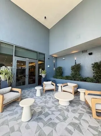 121 NE 5th Street Miami FL 33132