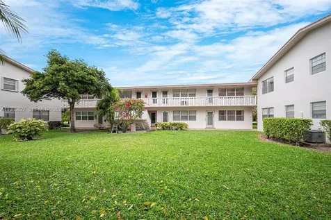 418 Sheffield Q West Palm Beach FL 33417
