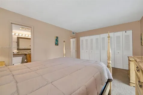 418 Sheffield Q West Palm Beach FL 33417