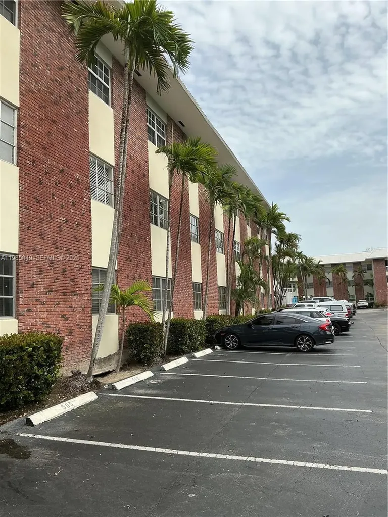 2424 SE 17th Causeway Fort Lauderdale FL 33316