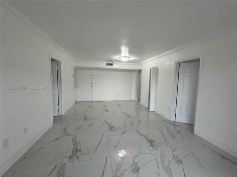 4713 NW 7th Street Miami FL 33126
