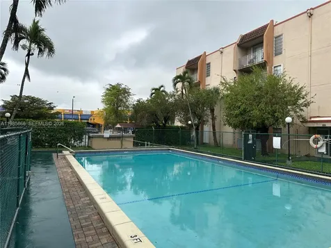 4713 NW 7th Street Miami FL 33126