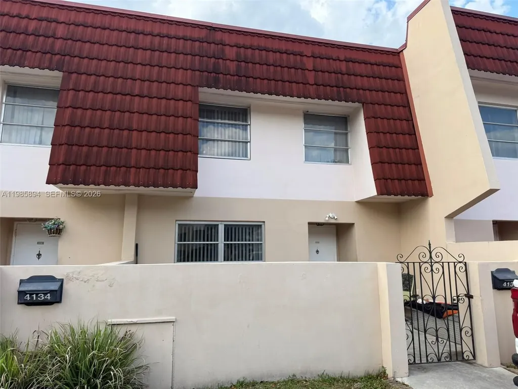 4136 Inverrary Drive Lauderhill FL 33319