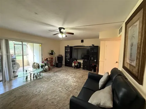 4136 Inverrary Drive Lauderhill FL 33319