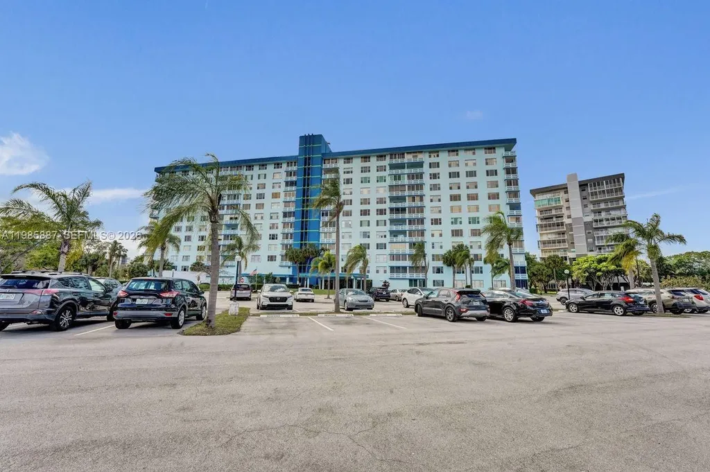 4001 Hillcrest Drive Hollywood FL 33021
