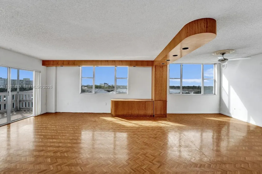 4001 Hillcrest Drive Hollywood FL 33021
