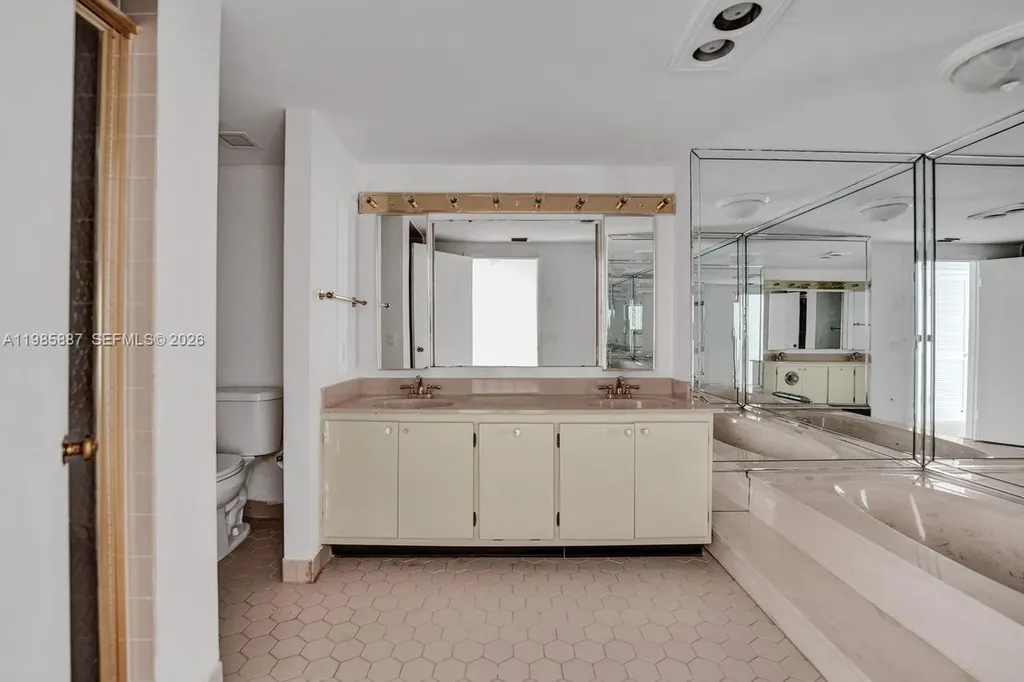 4001 Hillcrest Drive Hollywood FL 33021