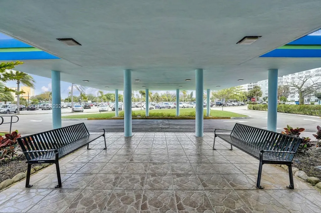 4001 Hillcrest Drive Hollywood FL 33021