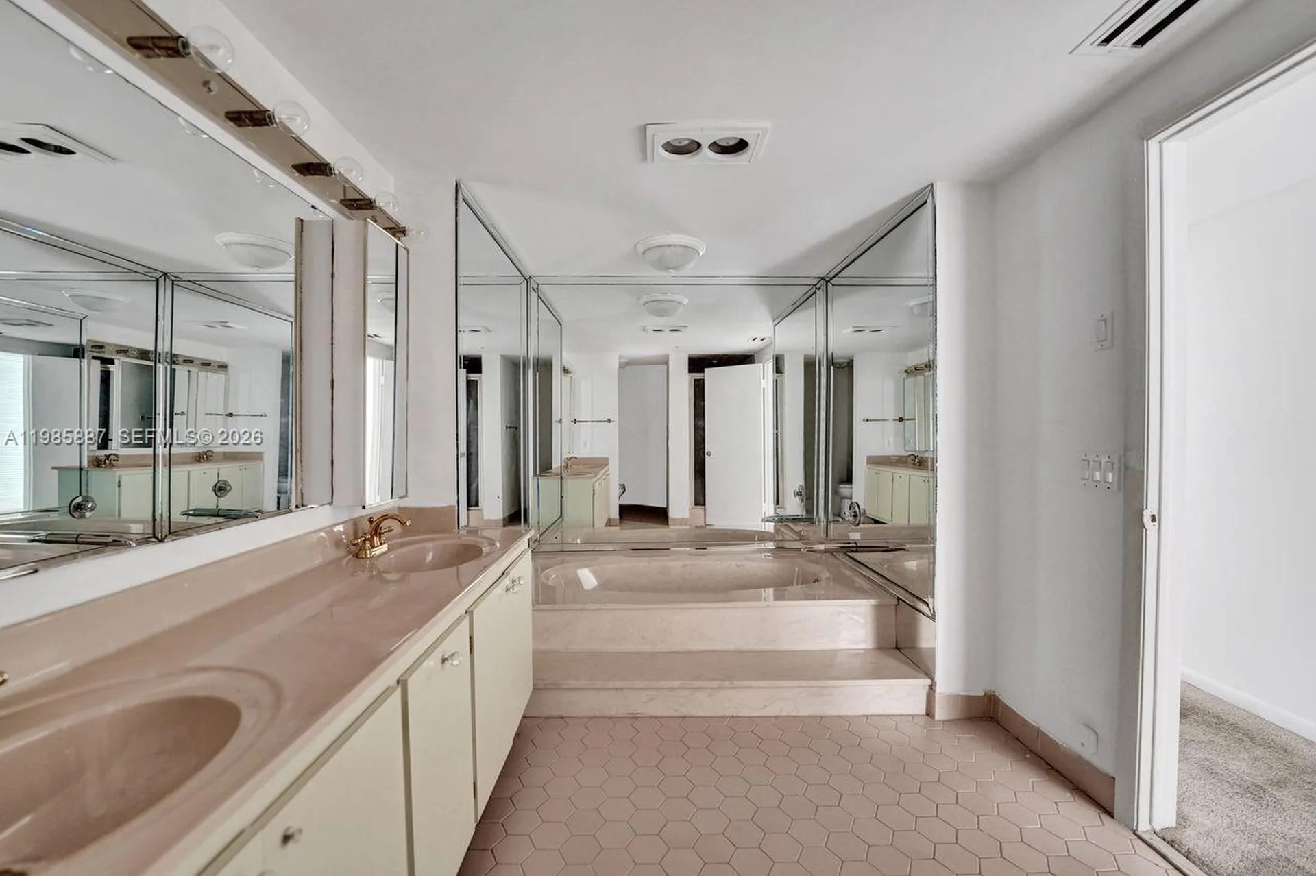 4001 Hillcrest Drive Hollywood FL 33021