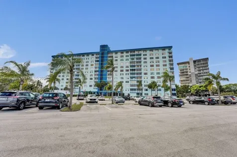 4001 Hillcrest Drive Hollywood FL 33021