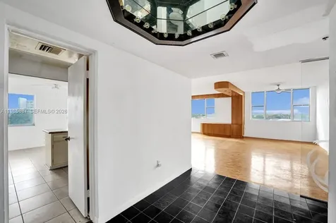 4001 Hillcrest Drive Hollywood FL 33021