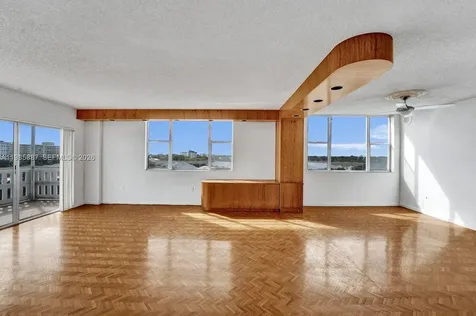 4001 Hillcrest Drive Hollywood FL 33021