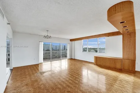 4001 Hillcrest Drive Hollywood FL 33021