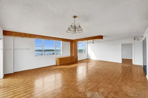 4001 Hillcrest Drive Hollywood FL 33021