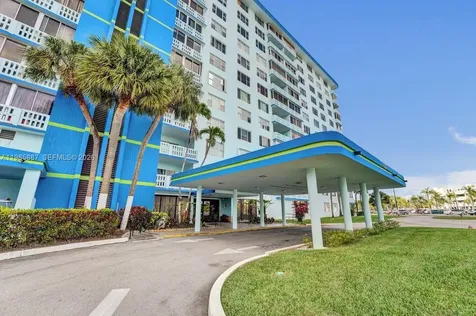 4001 Hillcrest Drive Hollywood FL 33021