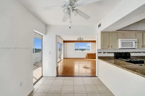 4001 Hillcrest Drive Hollywood FL 33021