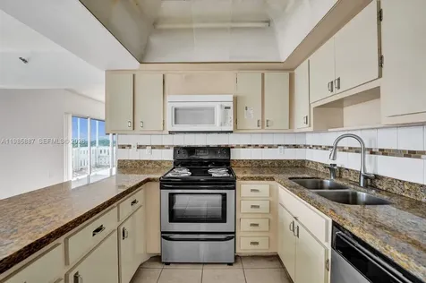 4001 Hillcrest Drive Hollywood FL 33021