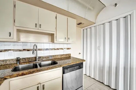 4001 Hillcrest Drive Hollywood FL 33021