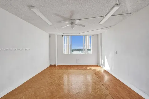 4001 Hillcrest Drive Hollywood FL 33021