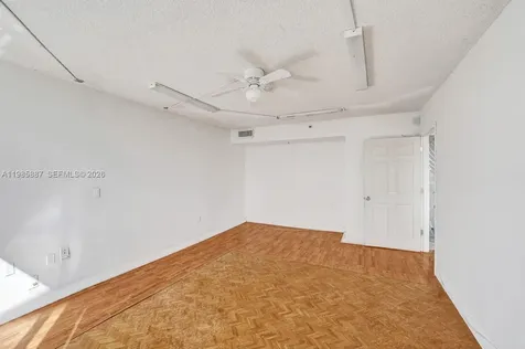 4001 Hillcrest Drive Hollywood FL 33021