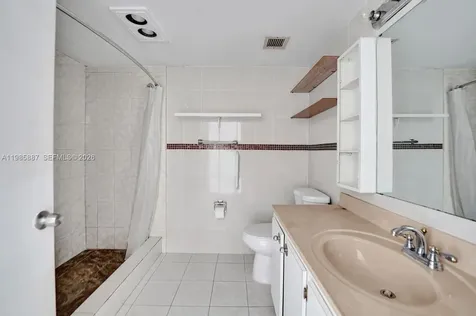4001 Hillcrest Drive Hollywood FL 33021
