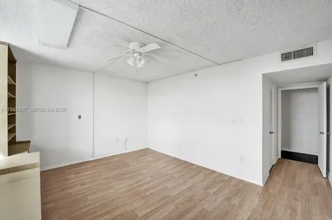 4001 Hillcrest Drive Hollywood FL 33021