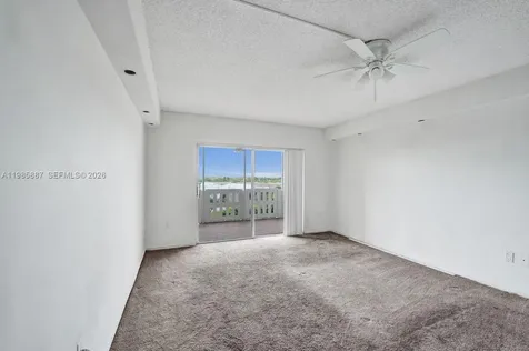 4001 Hillcrest Drive Hollywood FL 33021