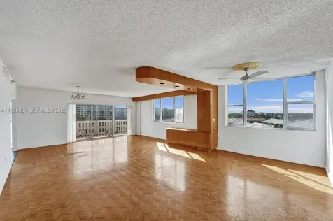 4001 Hillcrest Drive Hollywood FL 33021