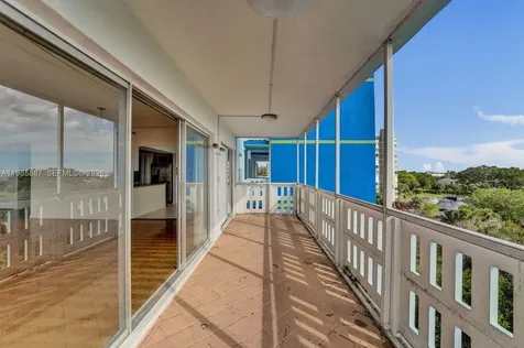 4001 Hillcrest Drive Hollywood FL 33021