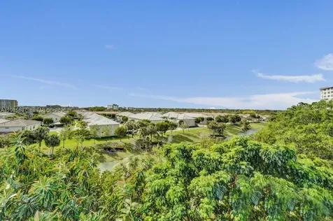 4001 Hillcrest Drive Hollywood FL 33021