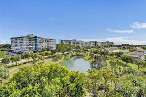 4001 Hillcrest Drive Hollywood FL 33021