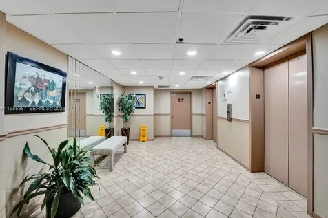 4001 Hillcrest Drive Hollywood FL 33021