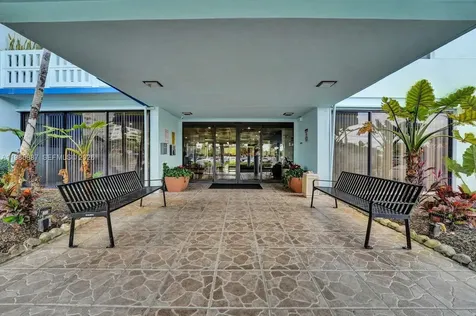 4001 Hillcrest Drive Hollywood FL 33021