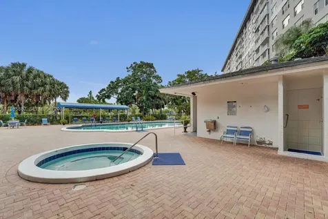 4001 Hillcrest Drive Hollywood FL 33021