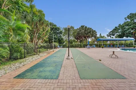4001 Hillcrest Drive Hollywood FL 33021
