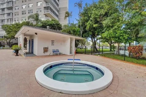 4001 Hillcrest Drive Hollywood FL 33021